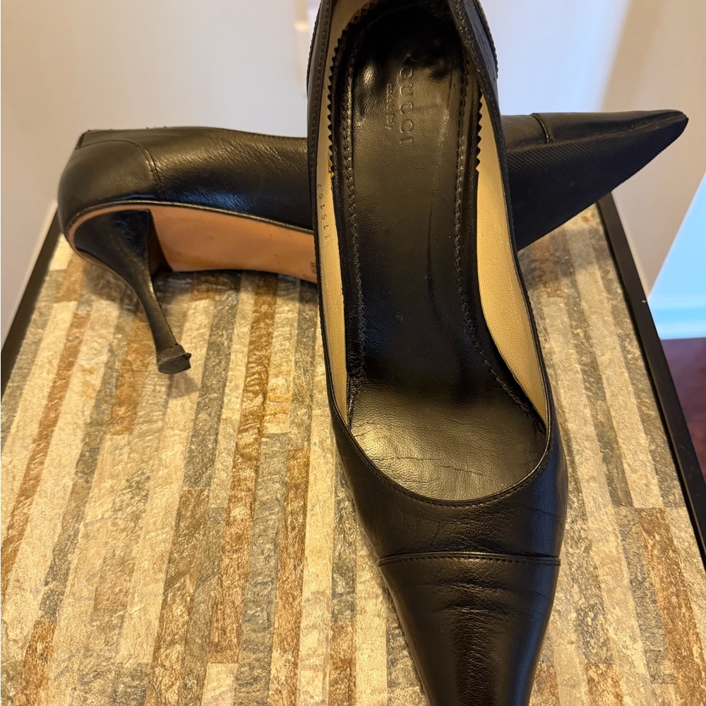 Gucci Elegant Black Leather 3 inch Heels - Picture 11 of 11